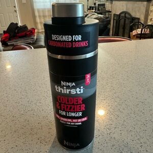 Ninja DW2401BK Thirsti 24oz Travel Water Bottle